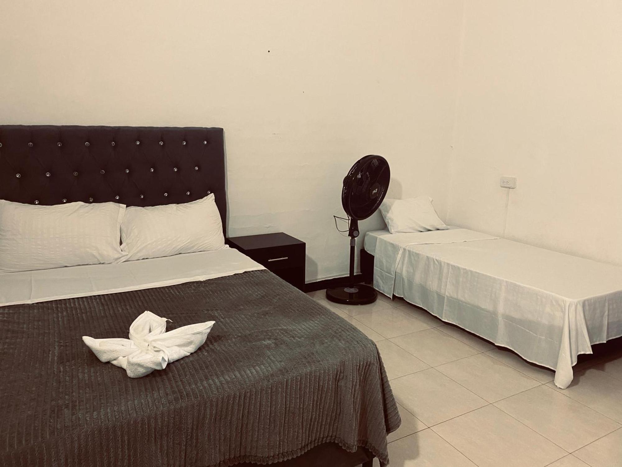 Hotel Casa Corleone Гарсон Экстерьер фото